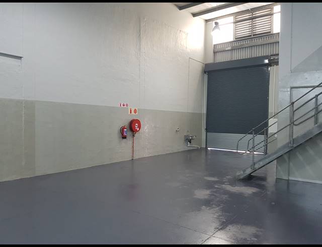 300M² WAREHOUSE RENTED IN BRIARDENE